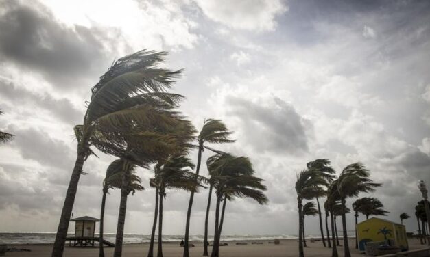 Fuertes vientos, marejadas e inundaciones provocan huracán Ian a Florida