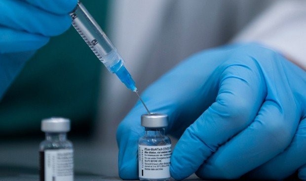 Aprueba la FDA vacuna de Pfizer vs Omicron