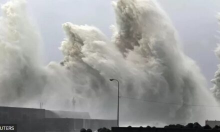 El «súper tifón» Nanmadol azota Japón