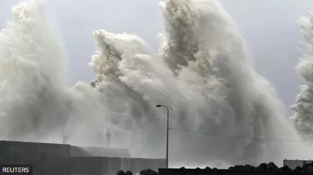 El «súper tifón» Nanmadol azota Japón