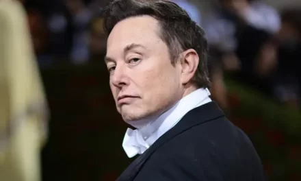 Elon Musk Asume el Control de Twitter con Despidos