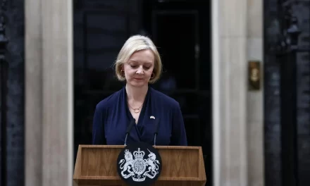 Errores Financieros provocaron la caída de la Primer Ministro del Reino Unido