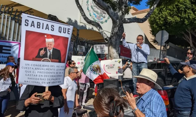 <strong>Chocan en Los Ángeles, Defensores y Detractores del INE</strong>