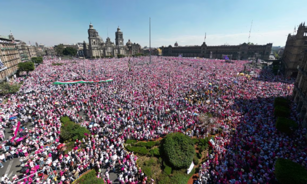 <strong>Sin Acarreados Defensores del INE Abarrotaron El Zócalo</strong>