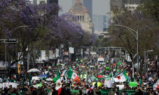 <strong>Soldados en Activo Se Rebelan y Marchan Contra Abusos del Ejecutivo Federal</strong>