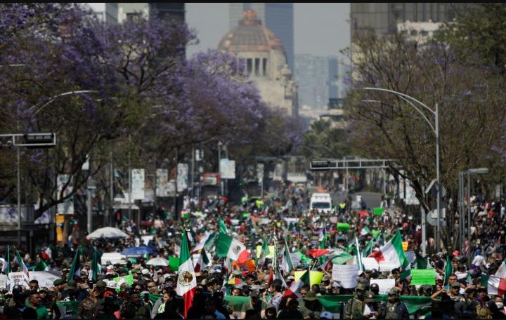 <strong>Soldados en Activo Se Rebelan y Marchan Contra Abusos del Ejecutivo Federal</strong>