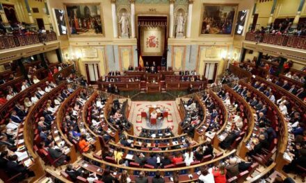 En España, Pedro Sánchez Disuelve el Parlamento