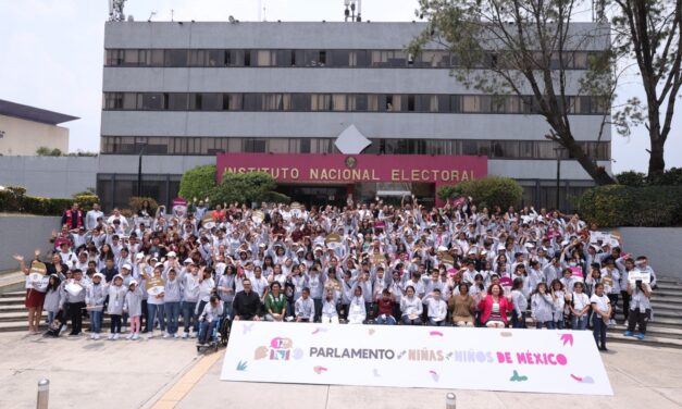 Fiesta Democrática Infantil en el INE