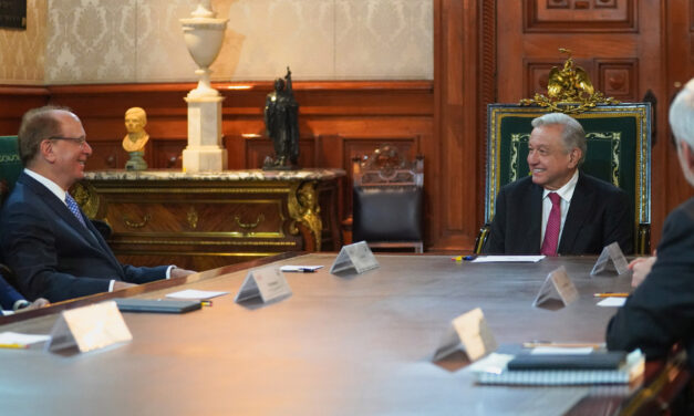 Recibe AMLO a Larry Fink, director de Black Rock