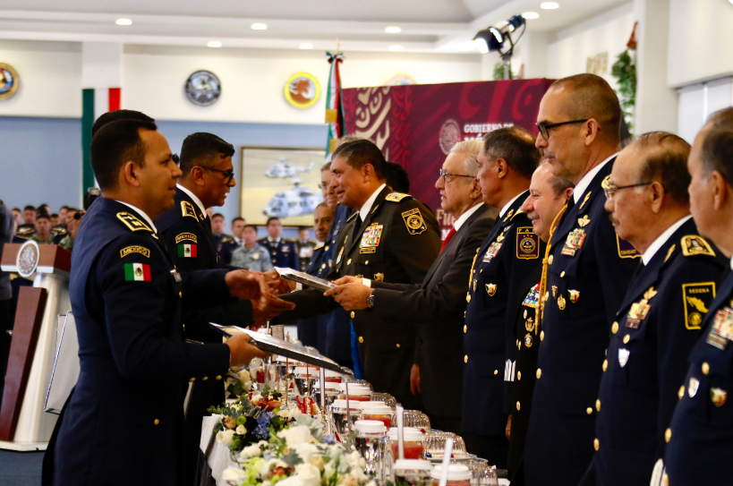 Reconoce AMLO acciones de la Fuerza Aérea Mexicana, a 109 años de fundación