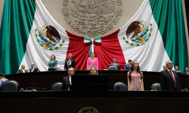 Un minuto de silencio por 23 candidatos asesinados en México