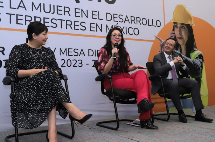 «Las mujeres son una fuerza imprescindible», opina Salvador Fernández, director de Carreteras de la SICT