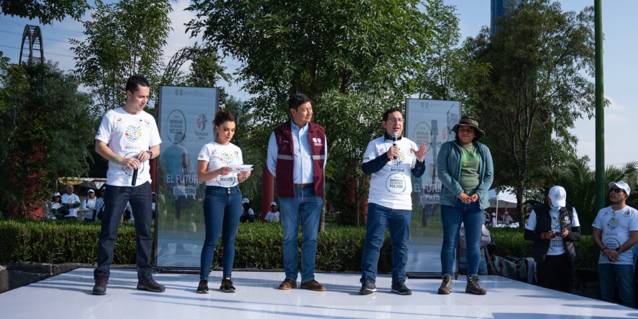 La cervecera neerlandesa Heineken «plantó árboles» en Xochimilco, junto con la Fundación Azteca