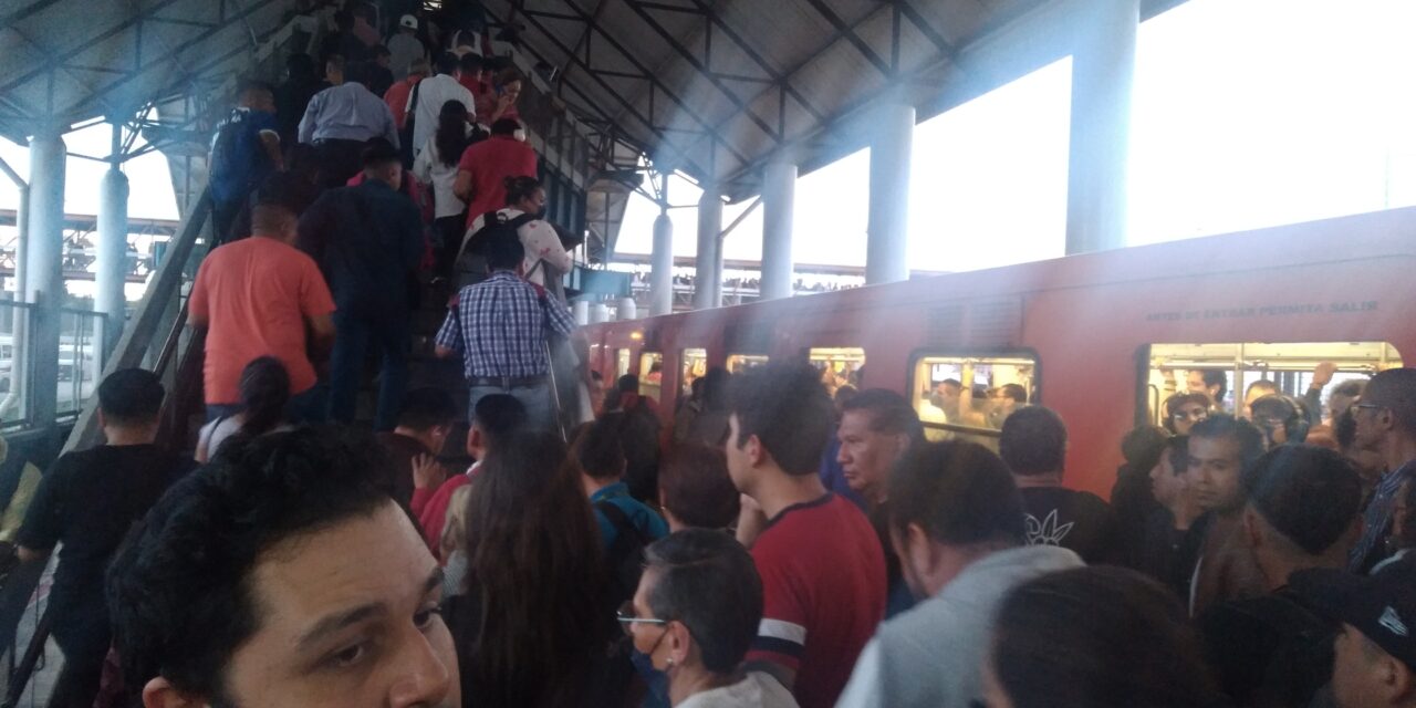 Caos en la estación Villa de Aragón del Metro