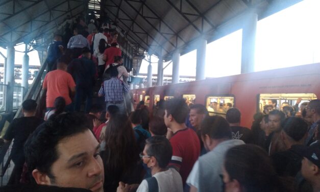 Caos en la estación Villa de Aragón del Metro