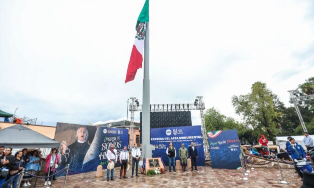 Estrenan Asta Bandera Monumental en Dolores Hidalgo, Guanajuato