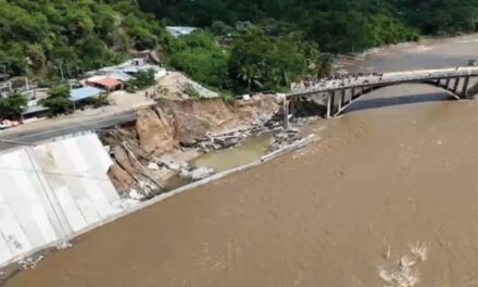 Liberadas las carreteras afectadas por John en Oaxaca y Guerrero: SICT