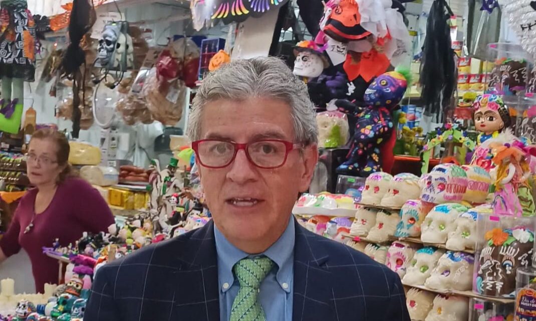 Acaparan ambulantes ventas del Día de Muertos y Halloween en México: López Becerra