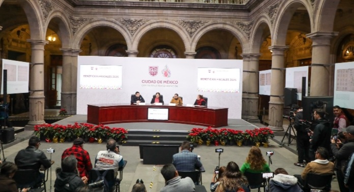 Va concierto de Fito Páez en el Zócalo de la Ciudad de México: Gobierno